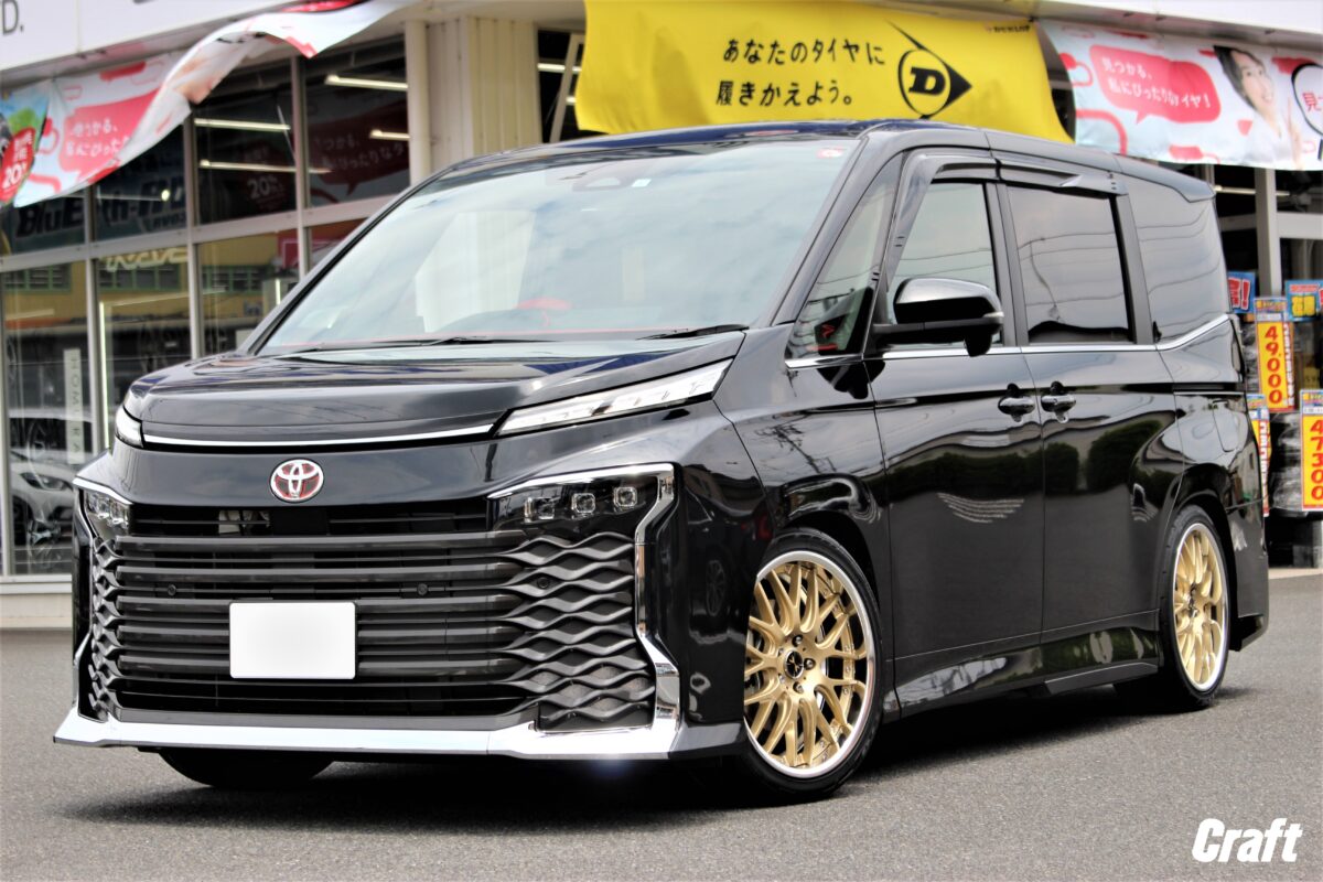 テイン車高調でローダウンを行った90VOXY HV にマーベリック709Mを装着 