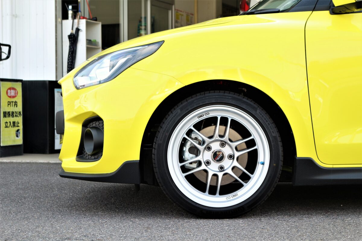 SUZUKI ZC33 スイフトスポーツ をローダウン。 ENKEI レーシング RPF1 