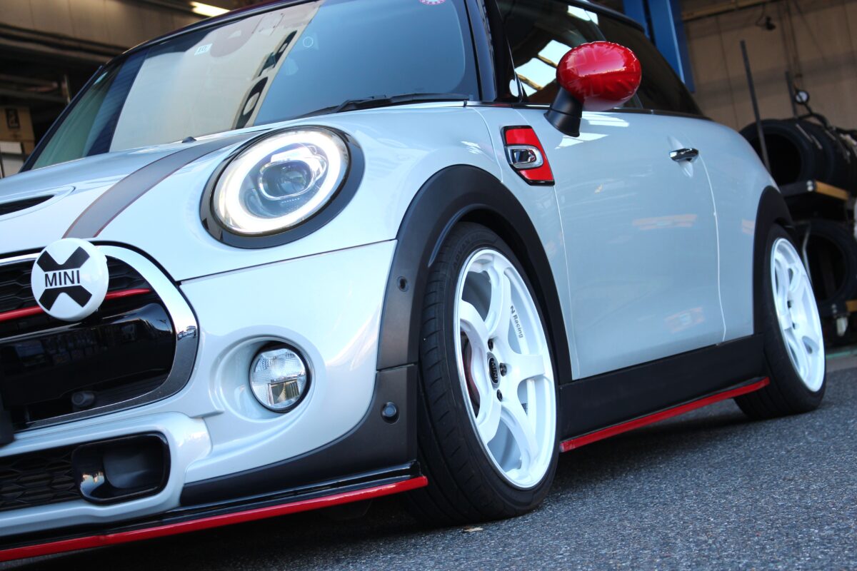 MINI　ミニ　車高調　ローダウン　カスタム　ツライチ