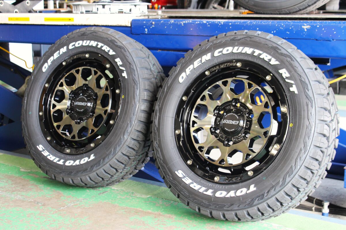 納車後速攻カスタム!!ハイエースにRAYS デイトナM9プラス×オープン 