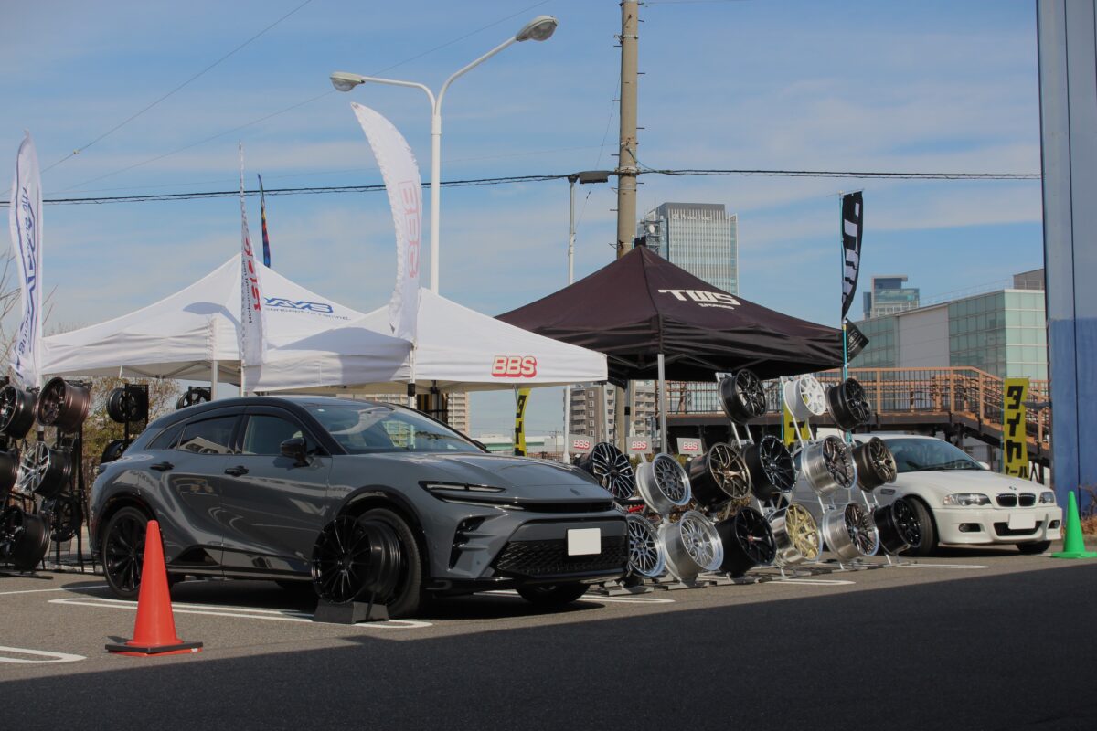 クラウンスポーツ　リアルマッチング　ノーマル車高　ツライチ　ローダウン