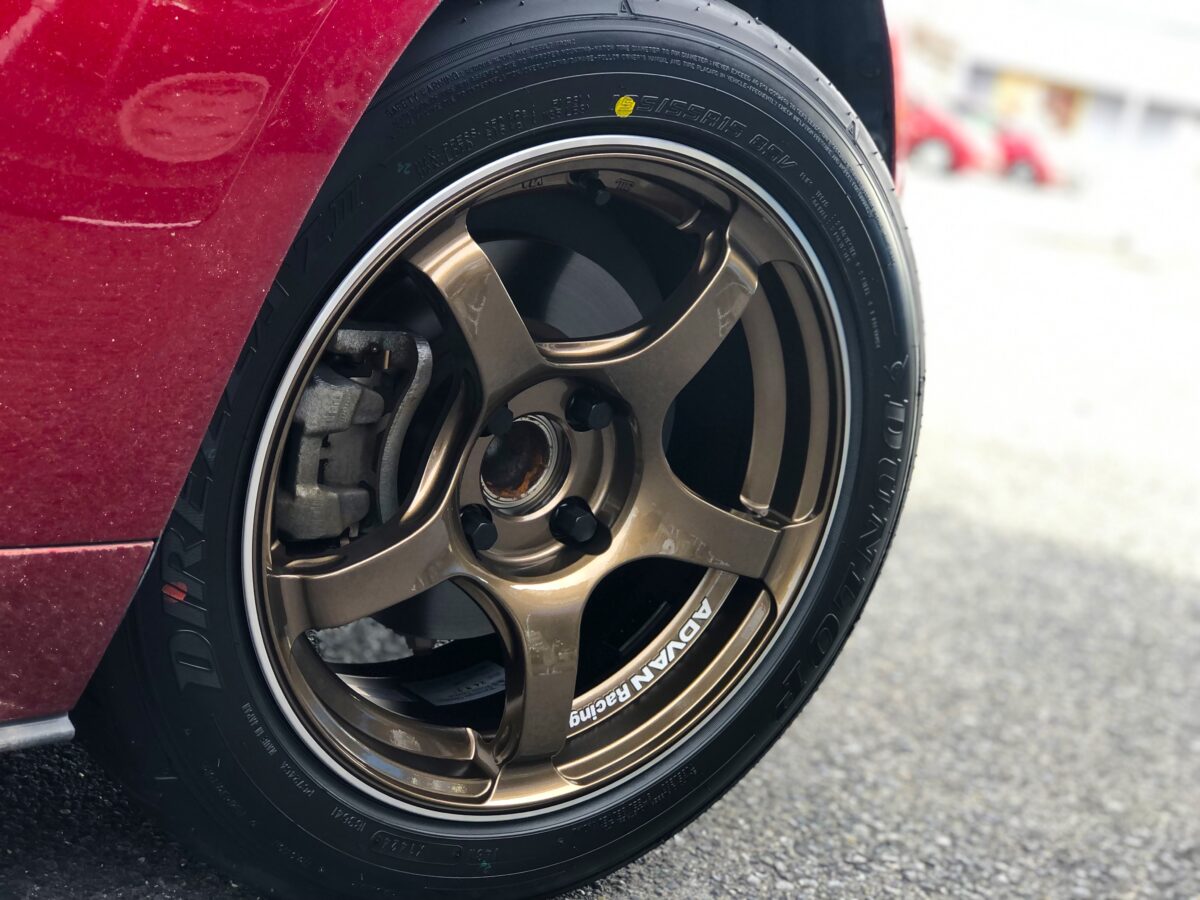 NDロードスターに15インチ！ADVAN TC-4のGTRデザインでサーキット  