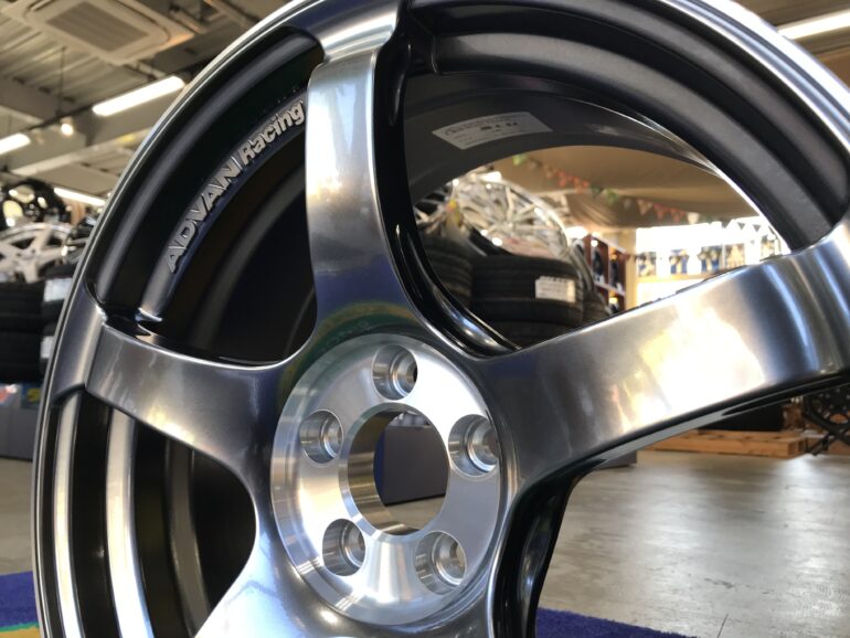 希少 ADVAN Racing 備わる TC3 18インチ
