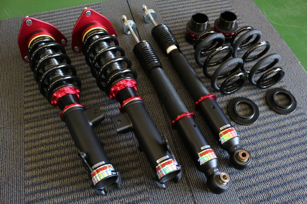 BLITZ DAMPER ZZ-Rでローダウン】90ノアを乗り心地ほぼ変わらずに  