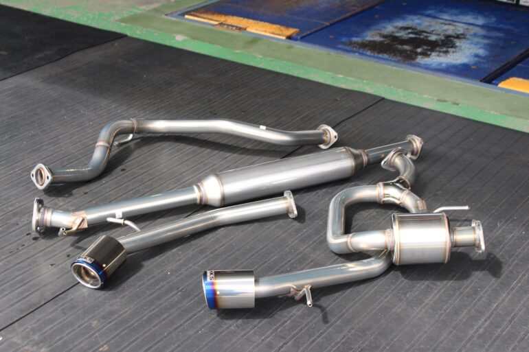 カスタムブログ】ZC33SスイフトスポーツにHKSマフラーHi-Power SPEC-L 