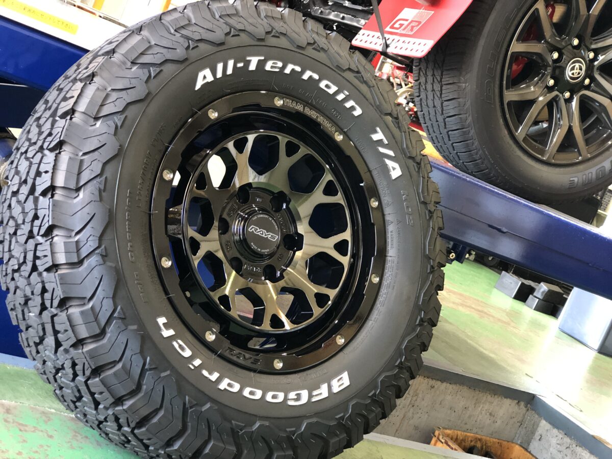 カスタムブログ】ハイラックス Z GR SPORT 265/70R17でホワイトレター 
