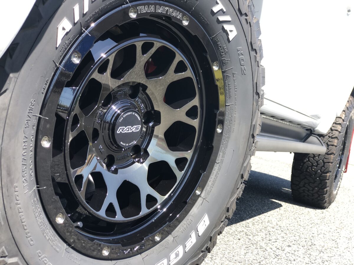 カスタムブログ】ハイラックス Z GR SPORT 265/70R17でホワイト