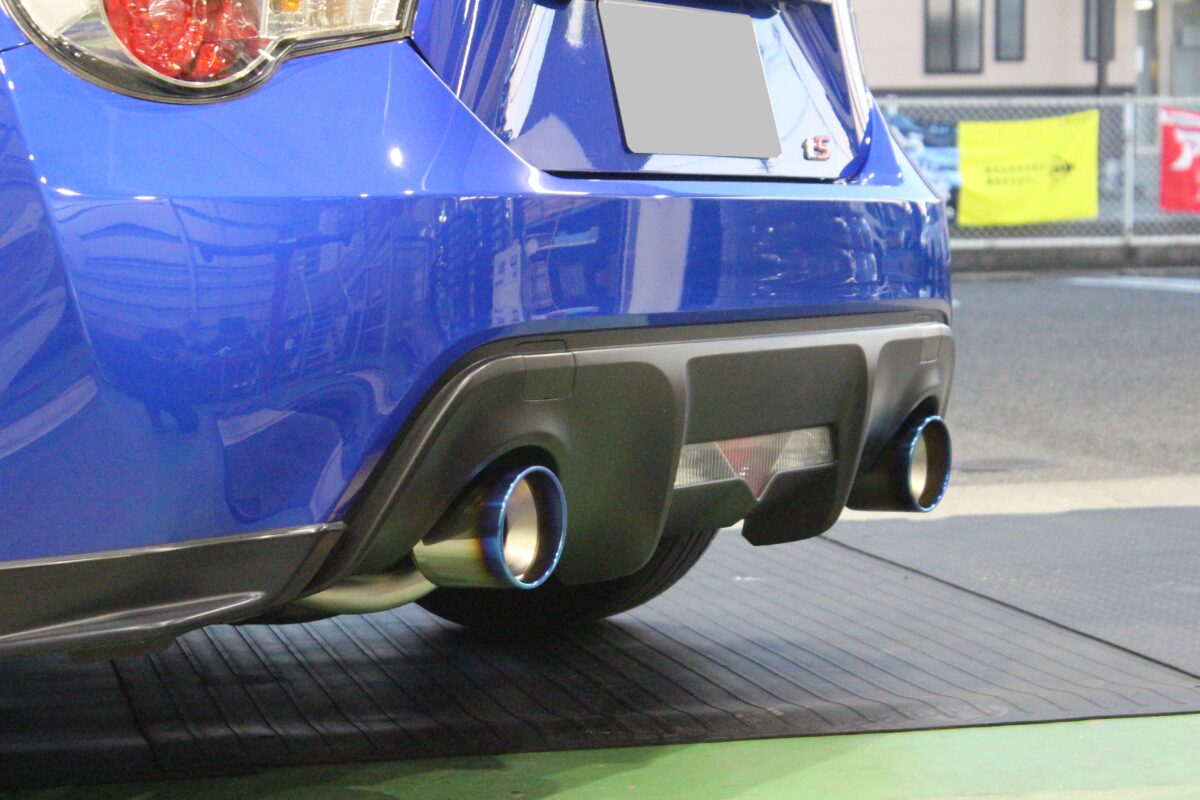 カスタムブログ】300台限定SUBARU BRZtSにフジツボマフラー 
