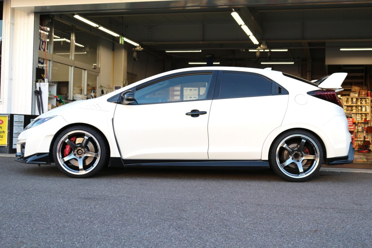 シビックTypeR】5本スポークの鍛造ホイールでツライチ仕様へ 