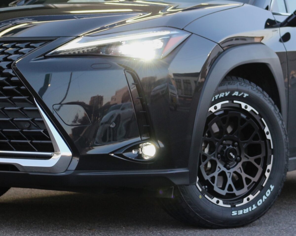 レクサスUX 「4x4エンジニアリング・Air/Gロックス」でオフ系カスタム 