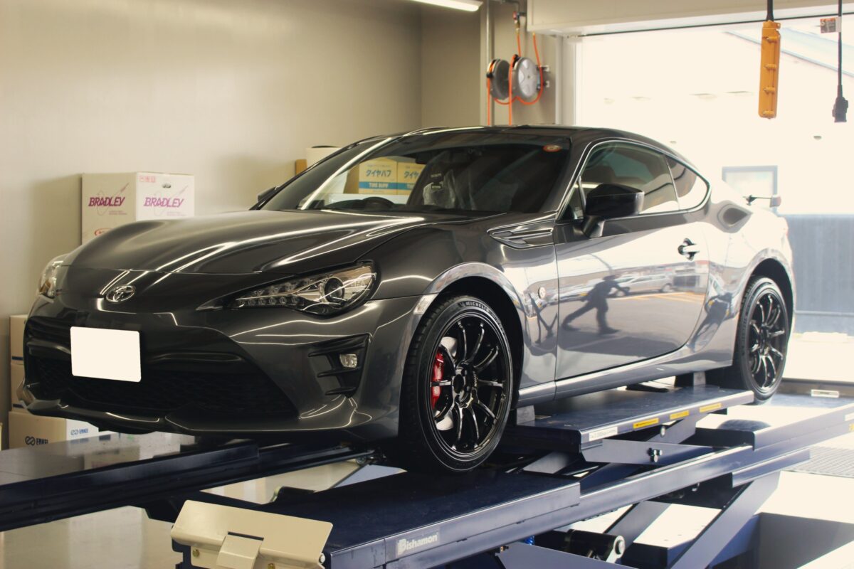 86 ブレンボ 18インチ】86にADVAN Racing RZ-F2を装着!! | 尾張旭店 