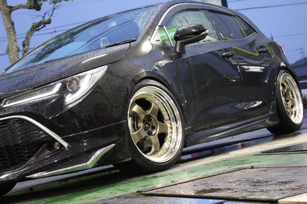 カローラスポーツ】19インチ9.5J！深リムWORKマイスターS1限界ツライチ 