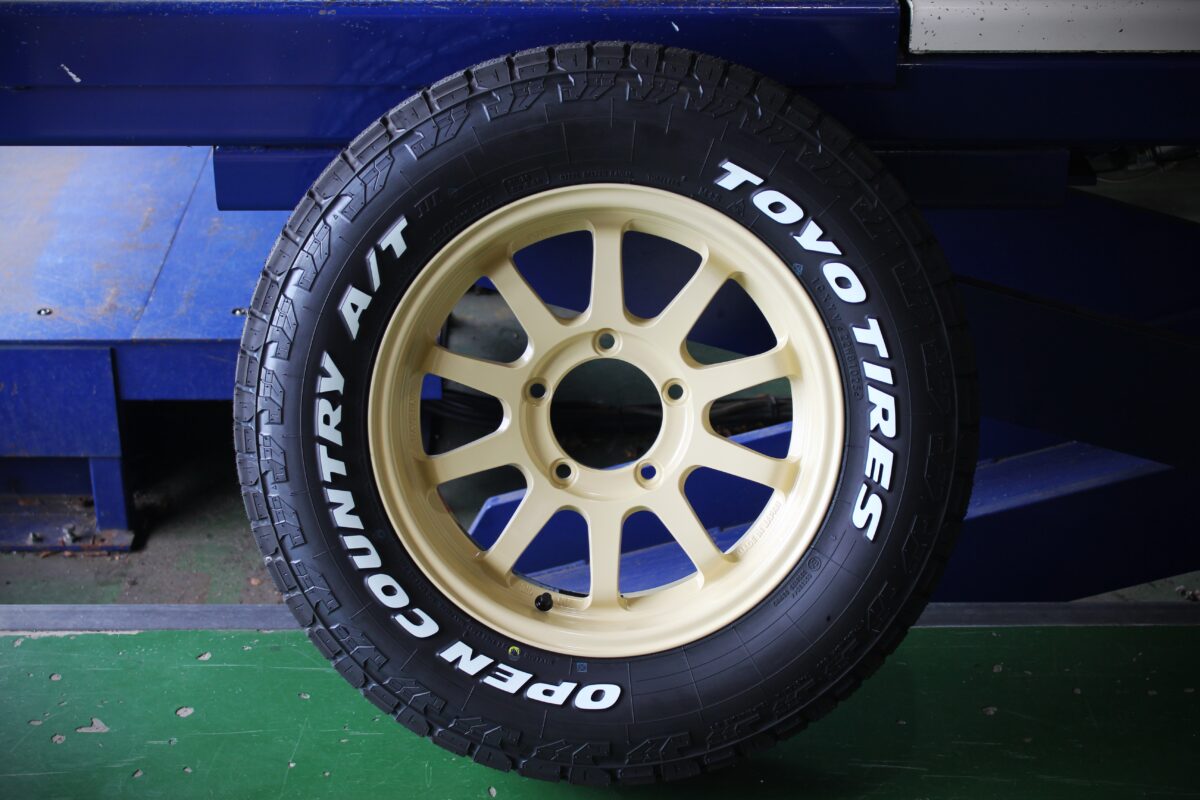 デザートイエローでカスタム！JB74ジムニーシエラにRAYS A・LAP-J 