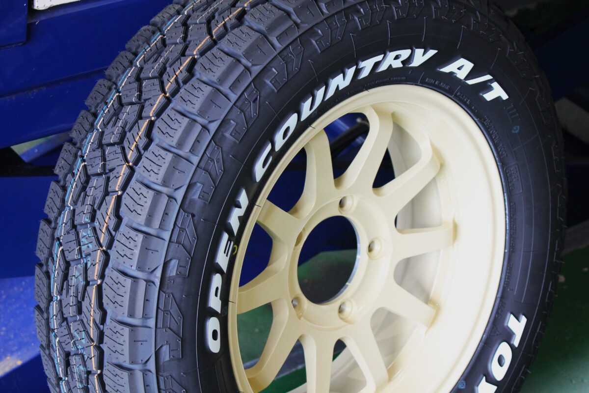 デザートイエローでカスタム！JB74ジムニーシエラにRAYS A・LAP-J 