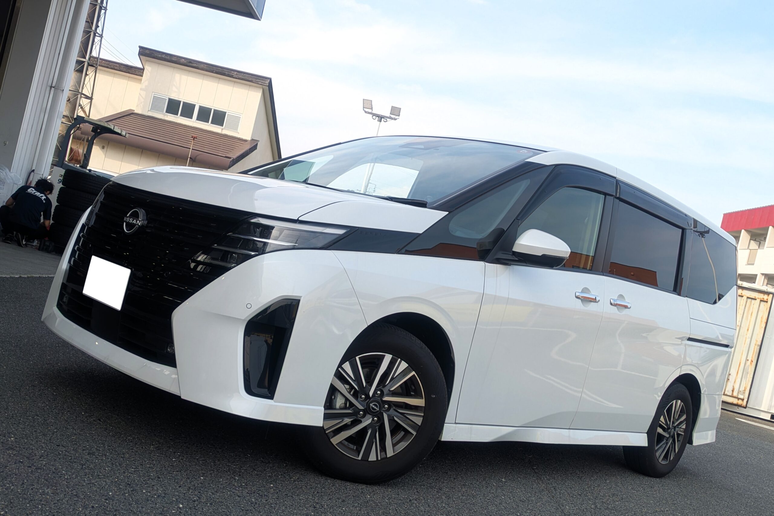 カスタムブログ】セレナ（C28）にWORK ランベック LM7を装着! 純正車高 