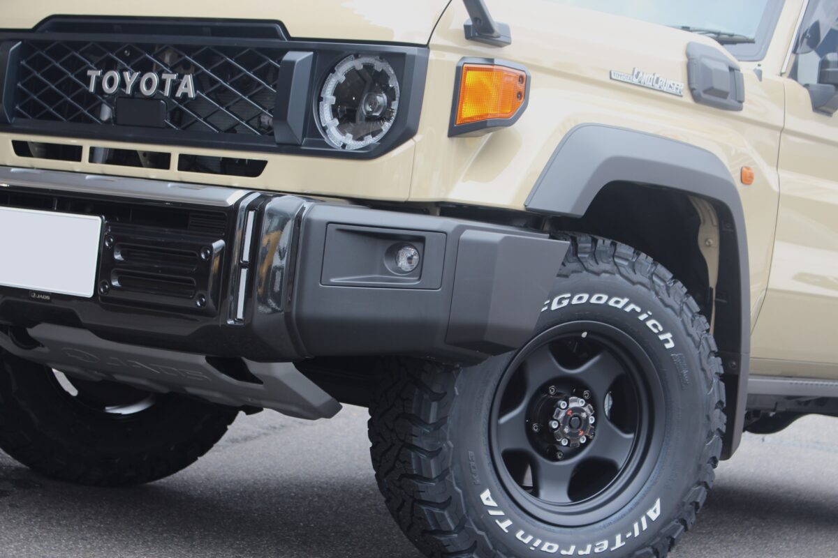 ランクル70 ホイール カスタム GDJ76W ブラッドレーV ブラブイ BFグッドリッチ 前後違い