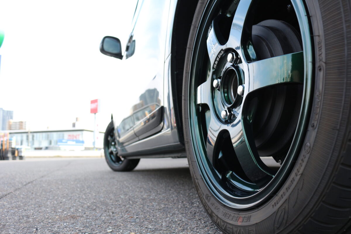 レーシンググリーン(IG)　RAYS VOLKRACING  TE37 SONICの15インチを装着したN-ONE