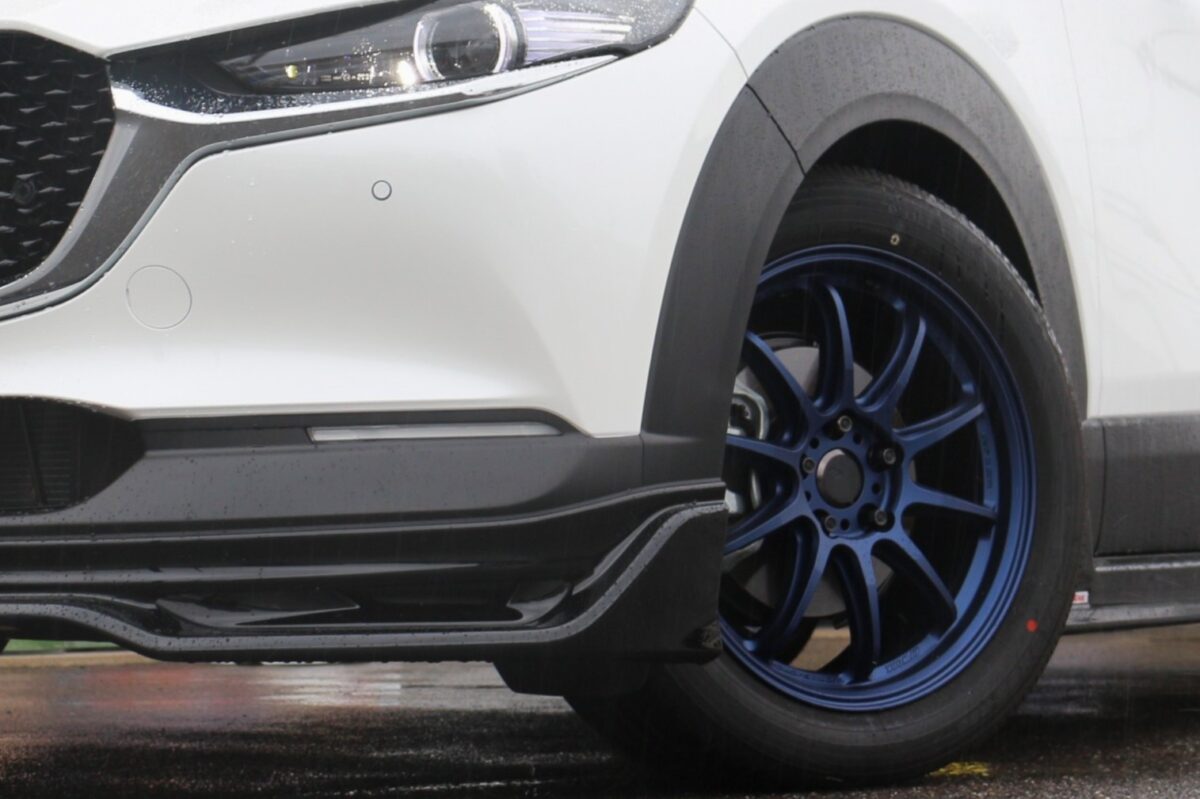 スポーティーなホイールもWORK！CX-30にエモーションZR10 18インチ装着 