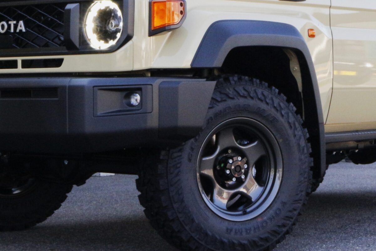 不変のアイデンティティを履く！ランドクルーザー70に4×4 