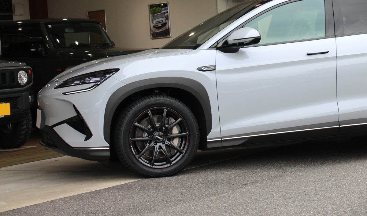 【BYD シーライオン7】適合ホイールってある?の疑問を解決!RAYS ベルサス VV25Rを装着デス!!