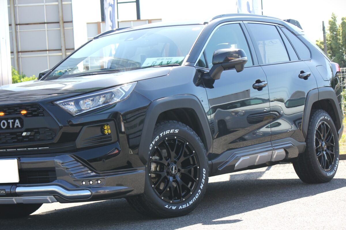 オンもオフもいけるRAV4カスタム