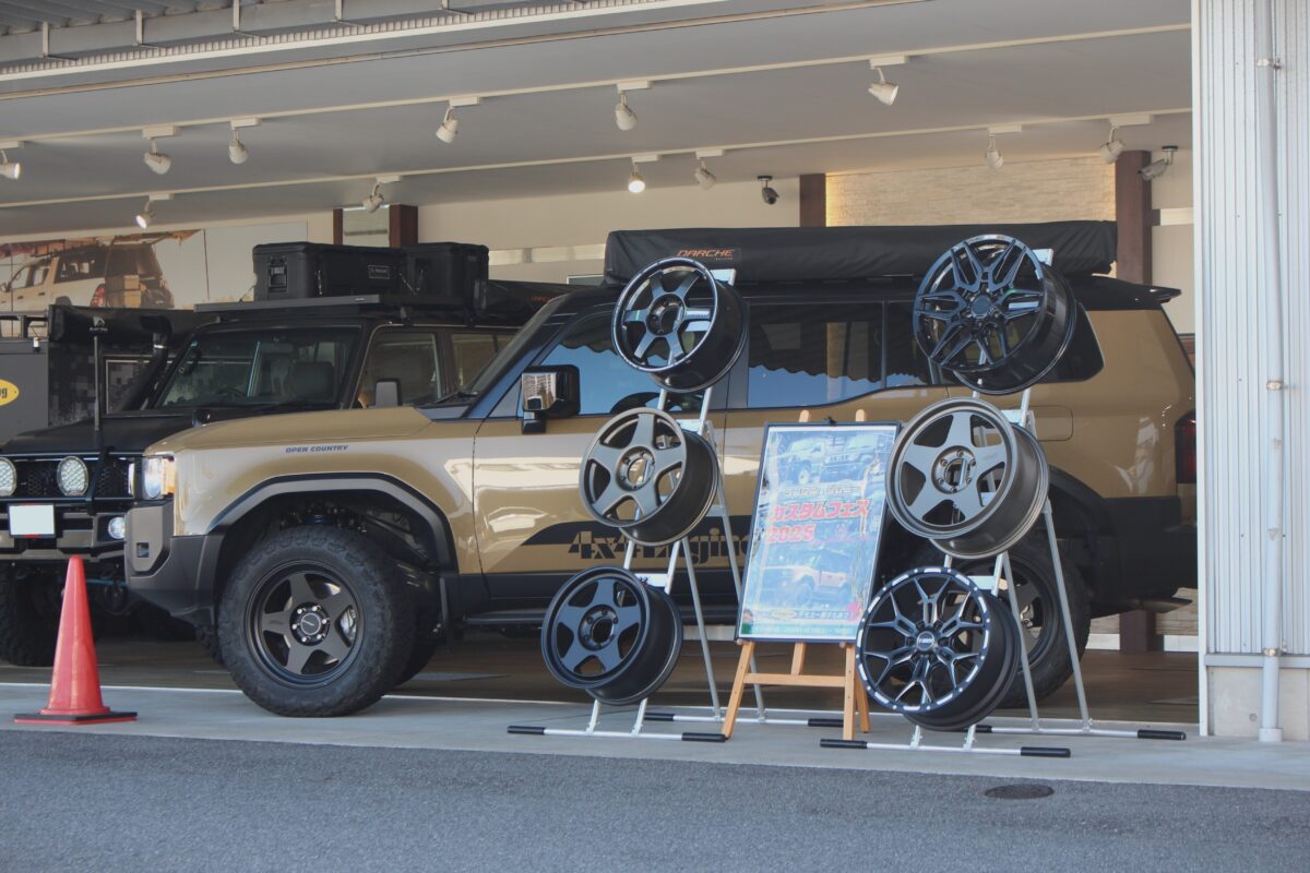 【ランクル&ジムにーフェア】デモカーランクル250&ジムニーノマドを展示!ホイールもメーカー問わず店内外に展示しております!!<br />
ランクル300 ランクル70 ジムニー ジムニーシエラ ホイール カスタム 18インチ 20インチ 16インチ 4x4Engineerig service レイズ ワーク 拘り