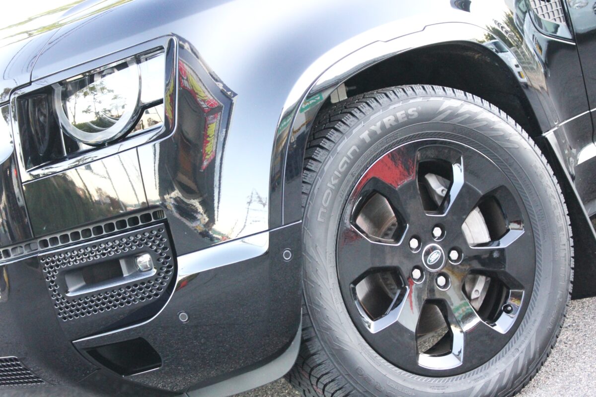 ディフェンダー純正ホイールにスタッドレスタイヤ