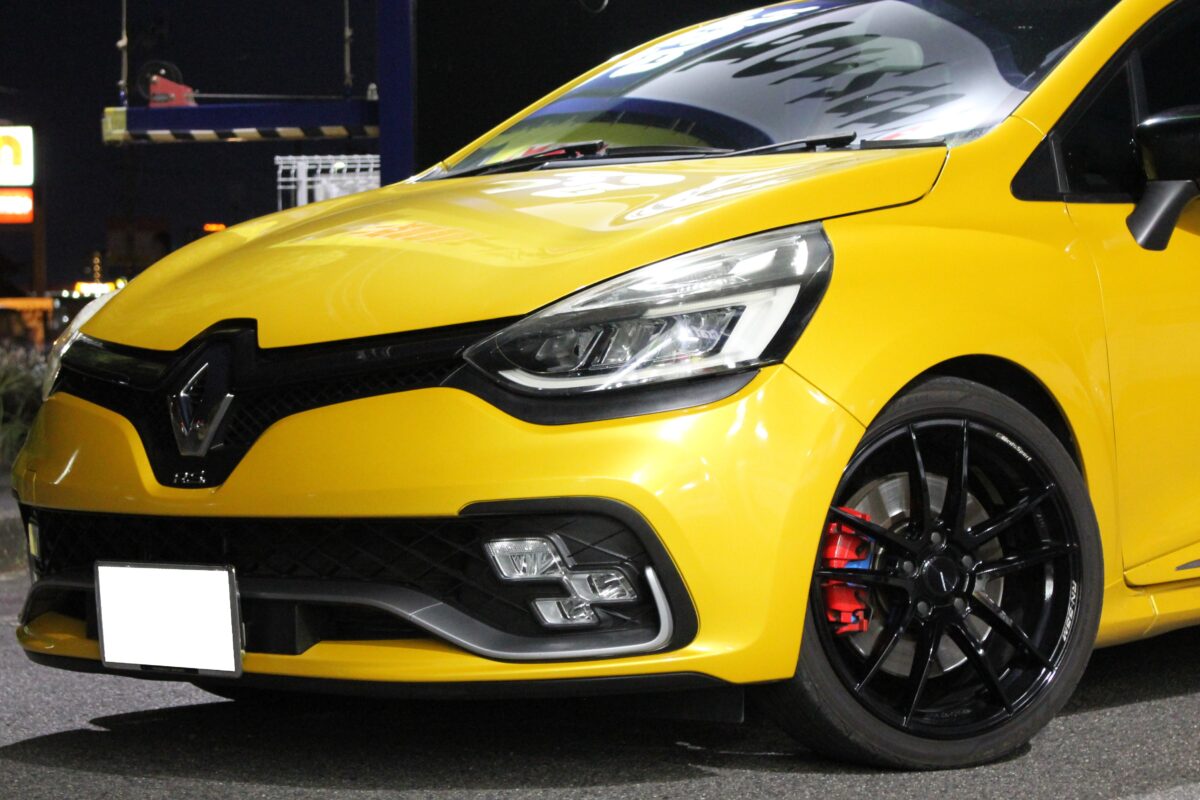 ルーテシアRSトロフィーへラルグス車高調装着