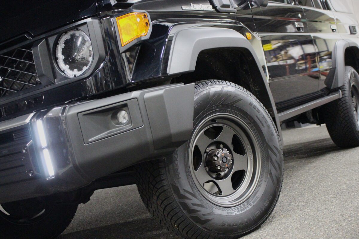 【ランクル70】4x4ES ブラッドレーフォージド匠×ノキアン ハッカペリッタR5SUVを装着デス！！