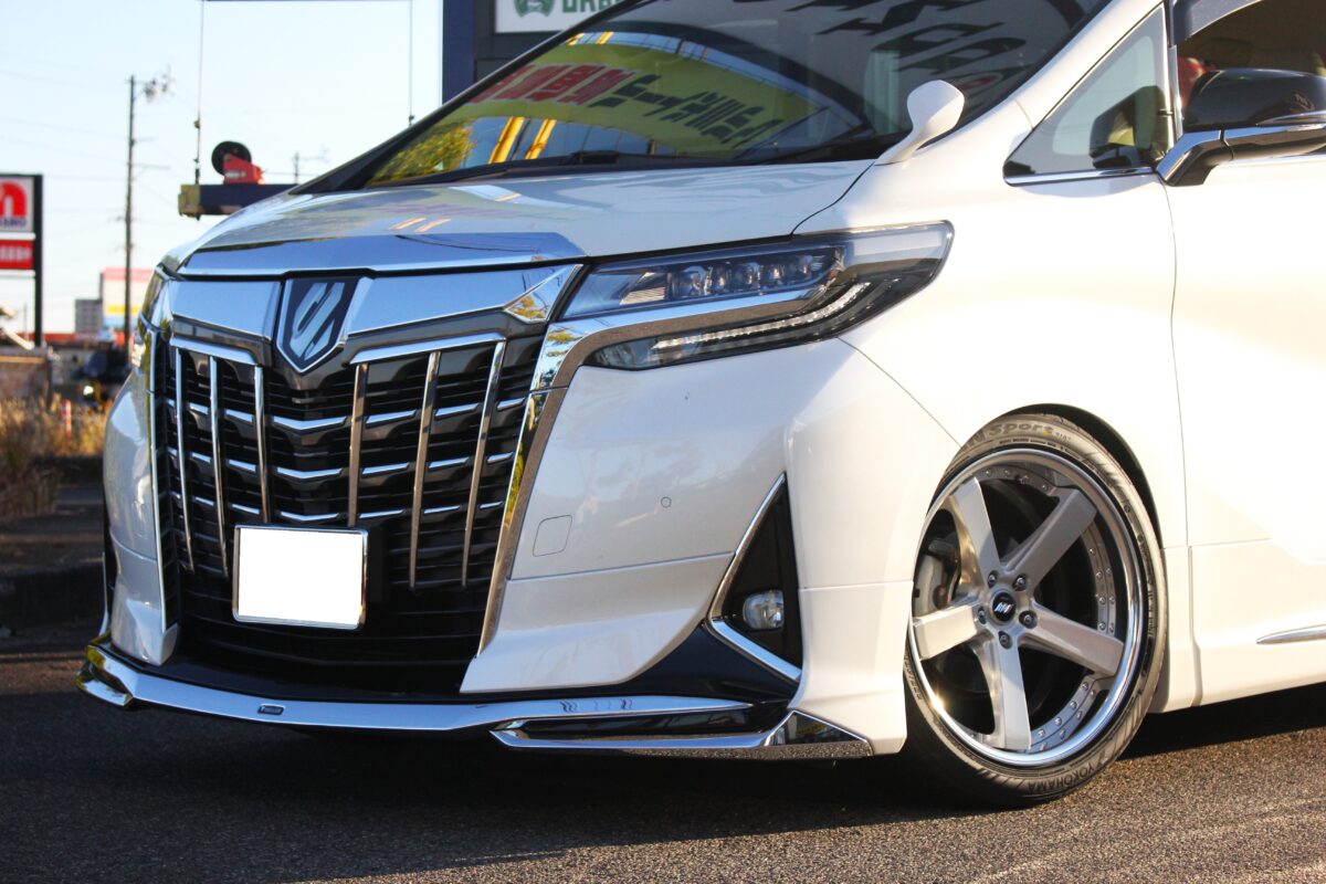 30系アルファードにワーク ジースト バックレーベルBST2を装着した画像