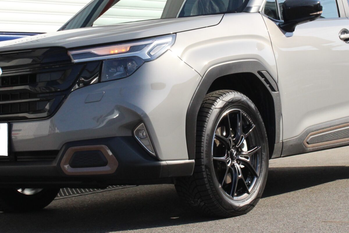 SLフォレスターのカスタム。装着可能なRAYSホイール