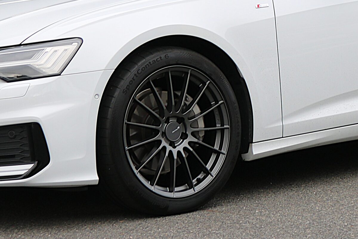 ノーマル車高のアウディA6にエンケイRS05RRの20インチを装着したら 
