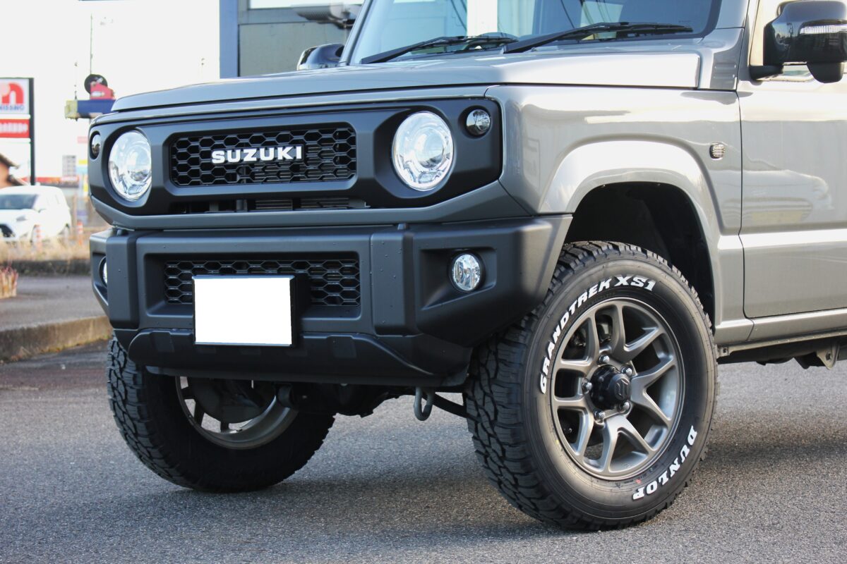 JB74ジムニーシエラにC.L.リンクの1インチリフトアップコイルを装着した画像