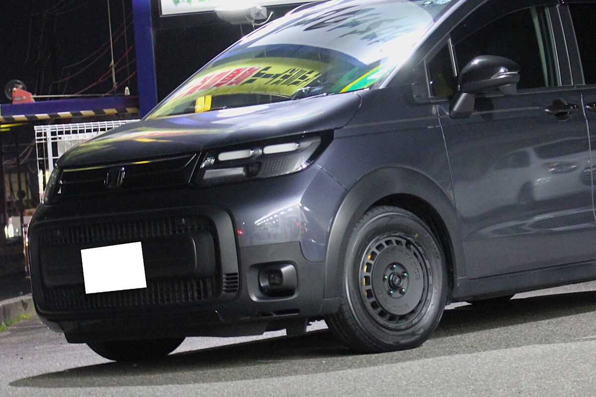 GTフリードにウェッズアドベンチャー　マッドヴァンスDXを装着した画像