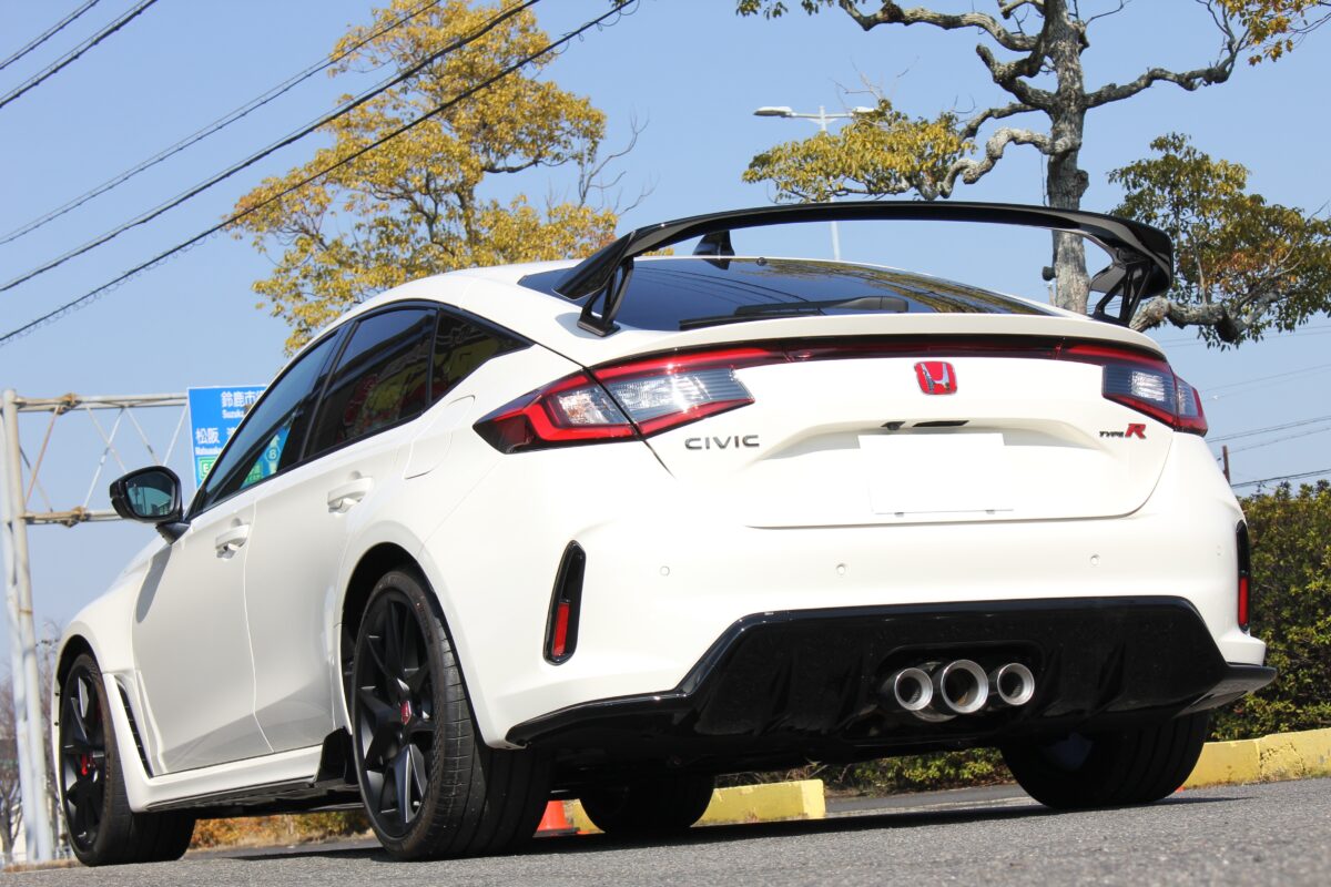 FL5の軽量チタンマフラーでカスタム