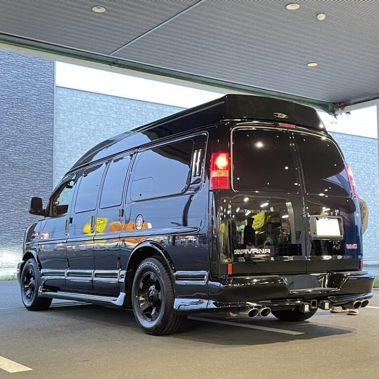 GMC SAVANAにKMC XD811　ROCKSTARⅡ　17インチを装着