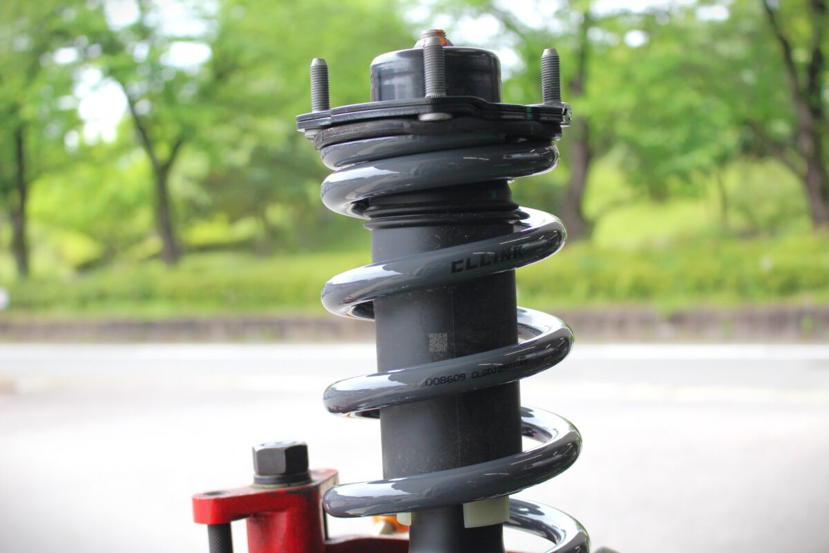 【ランクル250】CLリンクで1インチアップ！不快な揺れを抑制し乗り心地もアップする魔法のスプリングを装着！