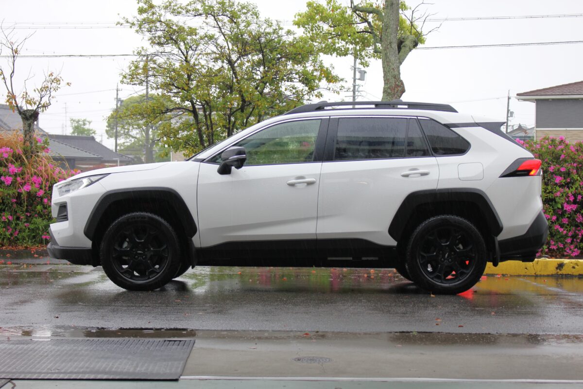 RAV4】冒険心を解き放つアーバンオフスタイル！デルタフォース 