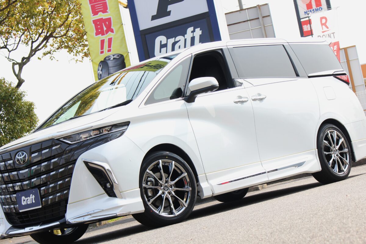 40系アルファードにクレンツェ ヴェルサム030EVOとヨコハマ アドバンdBを装着した画像