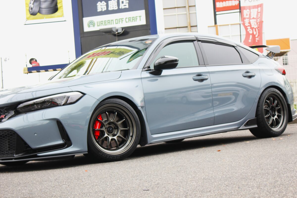 FL5シビックタイプＲにウェッズスポーツTC105XDSRとディレッツァZⅢを装着した画像