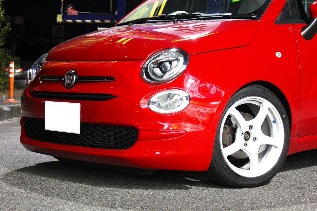 フィアット500にビルシュタインB14を装着した画像