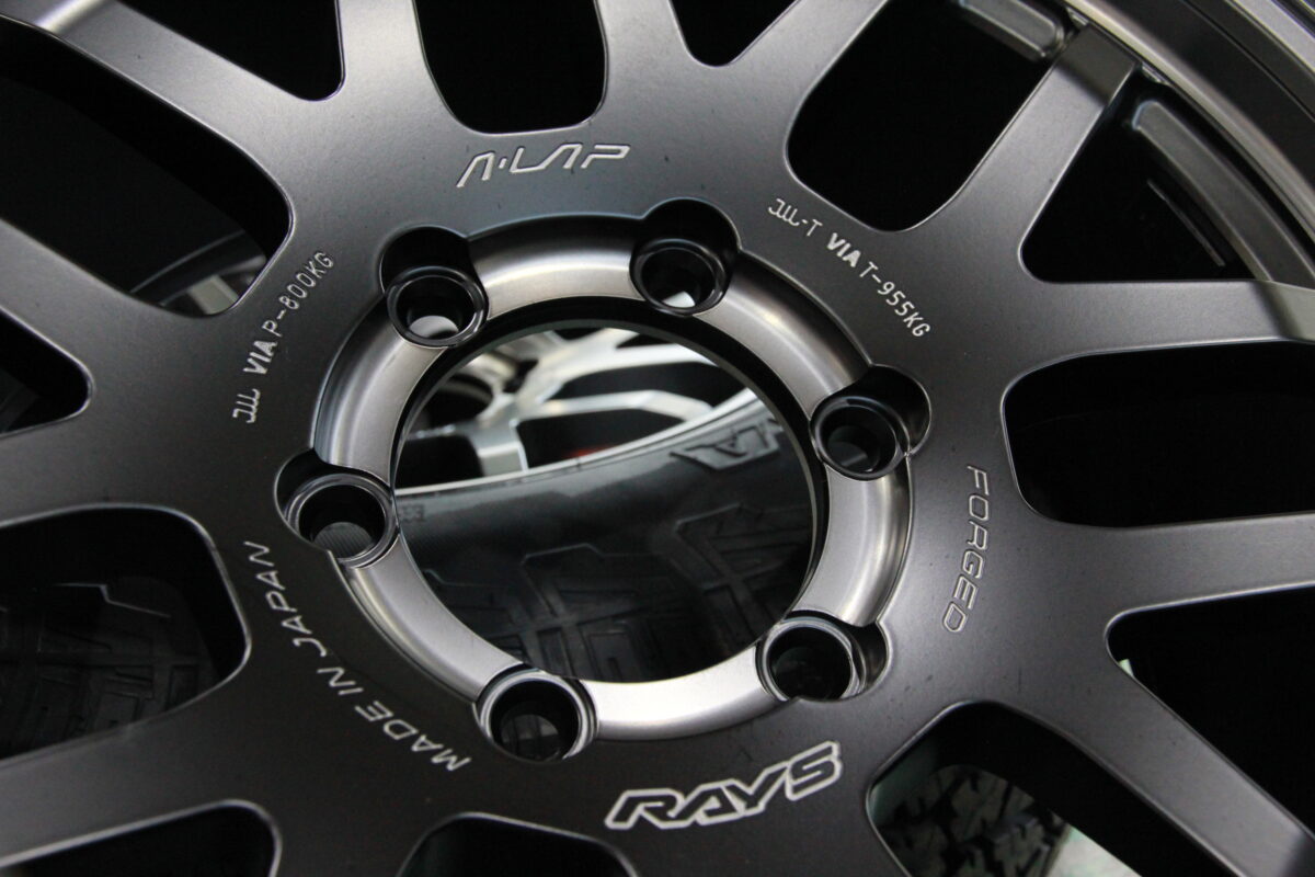 ランクル250の足元をブラックアウト化!!レイズ A LAP 07X 2324 