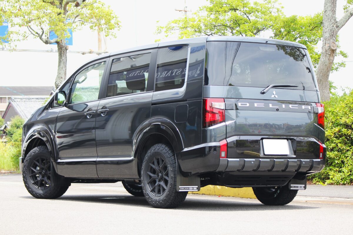 デリカD:5】新型デリカにマッドフラップをつけるとタイヤが当たっ 