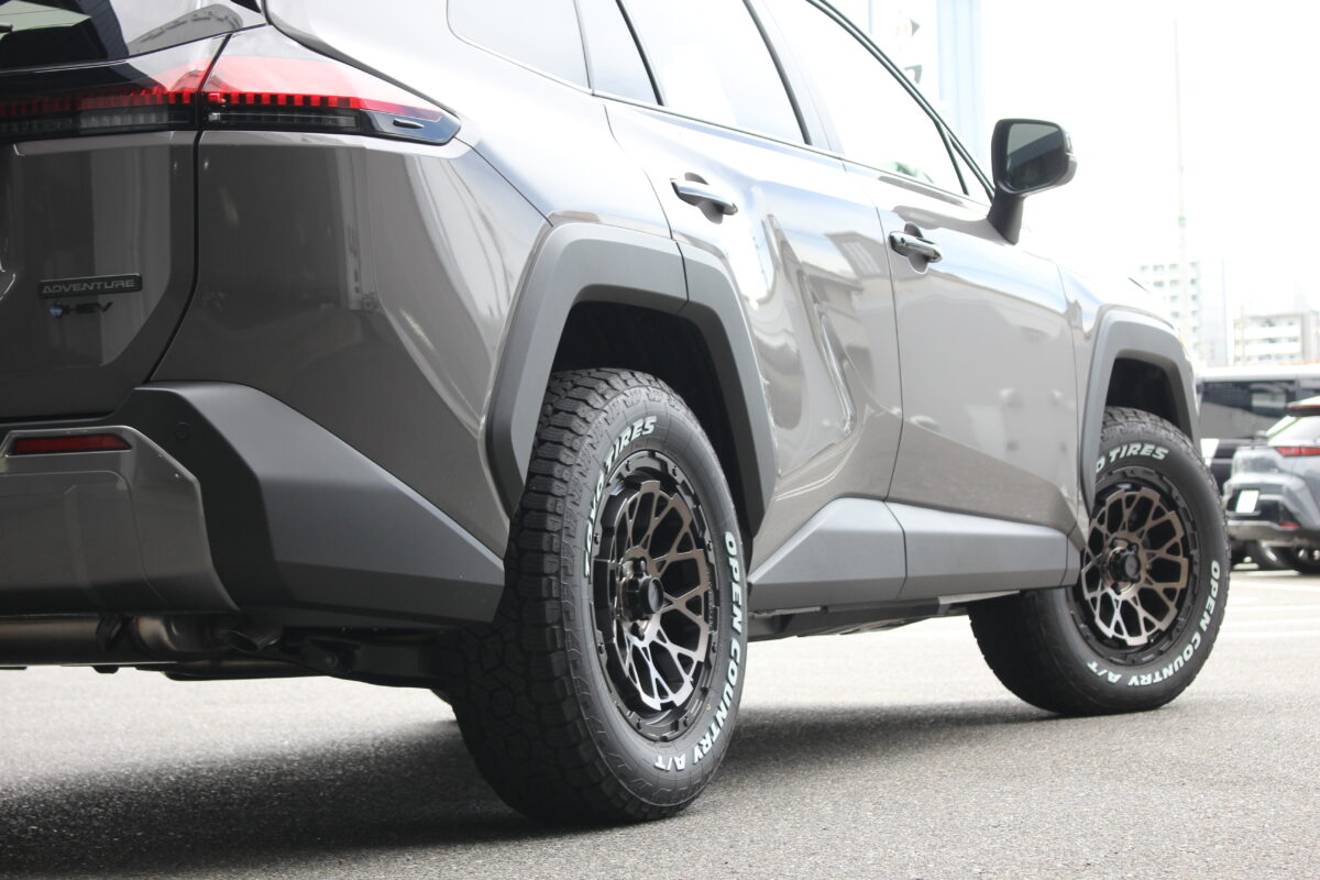 新型RAV4をチェック！タイヤ当たる当たらない？出ヅラは大丈夫 