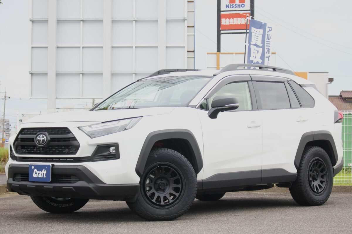 デルタフォース オーバルとジオランダーAT4を装着したRAV4