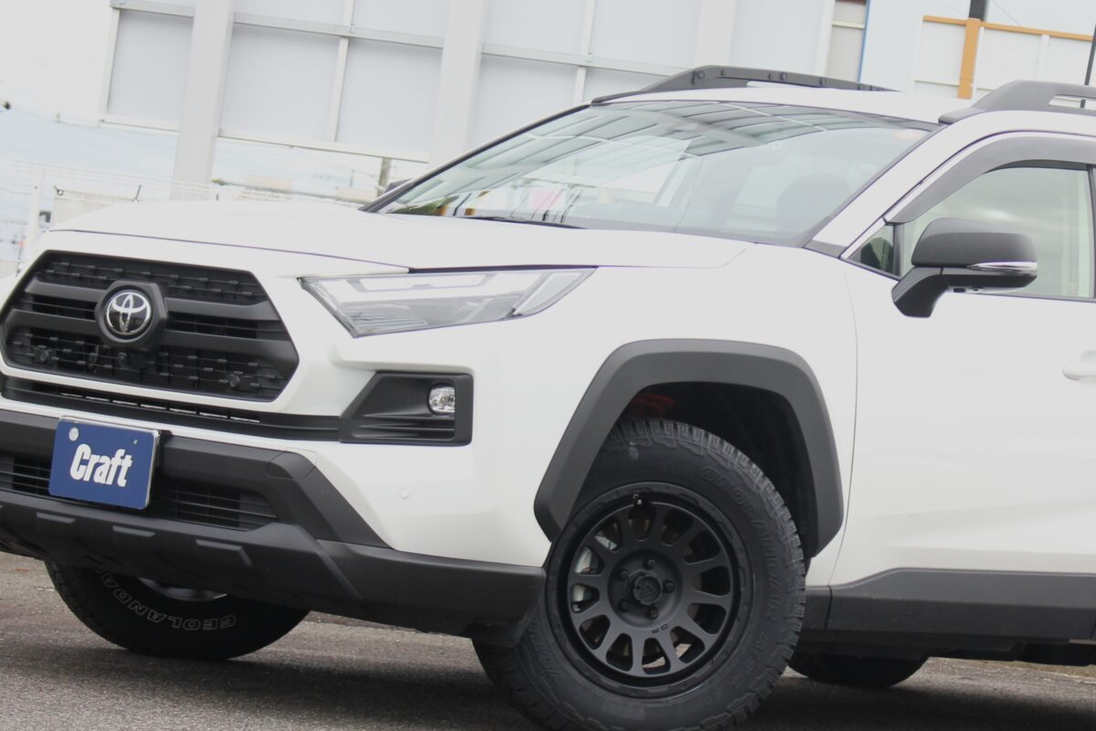 RAV4にデルタフォース オーバルを装着した画像